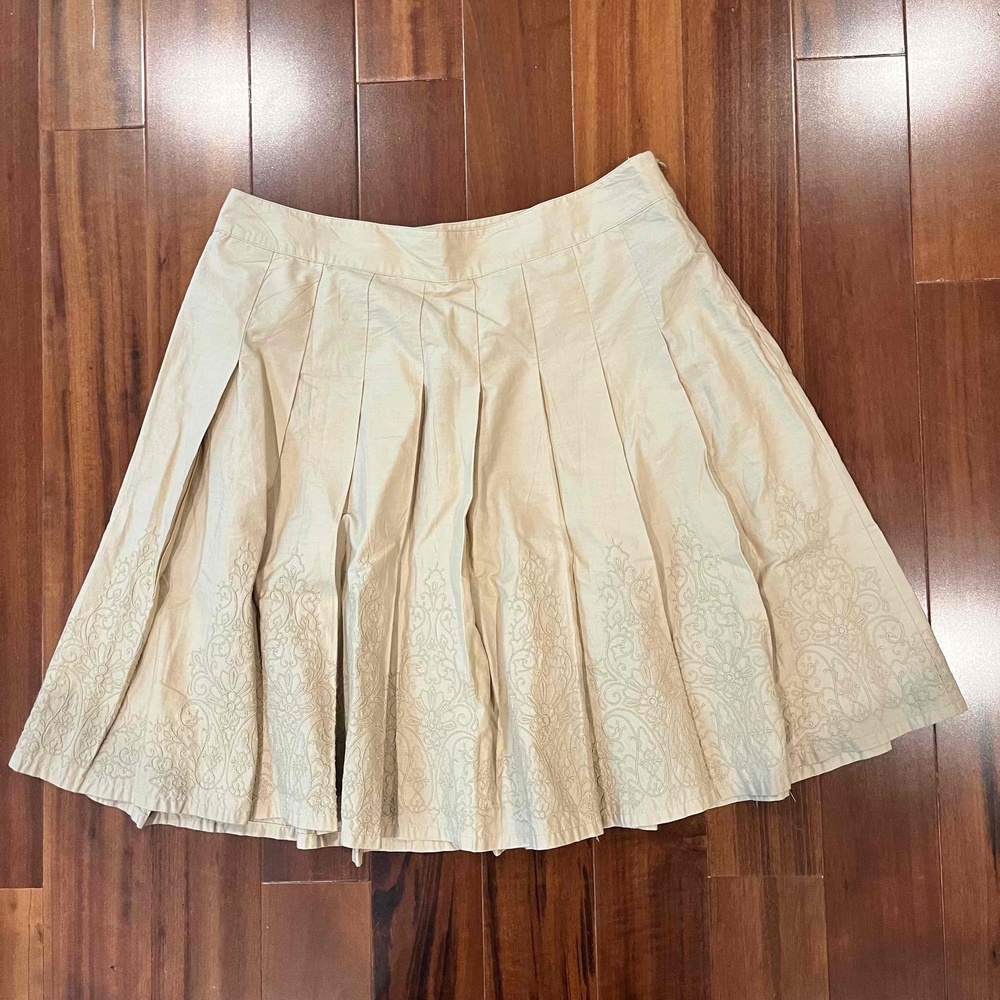 Benetton Beige Tan Skirt Pleated Floral Embroidered‎ A-Line Mini Size 42 / Small